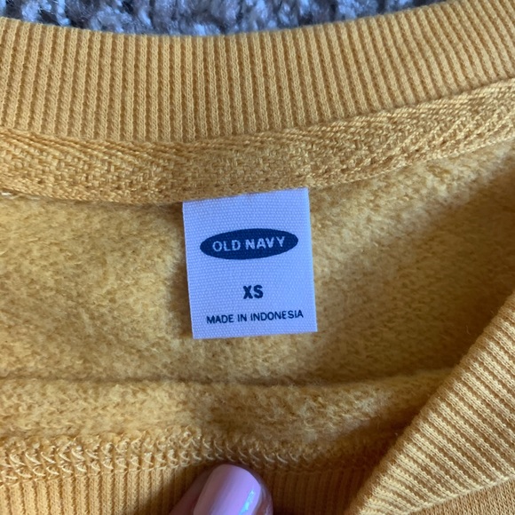 Old navy crewneck - Picture 2 of 2